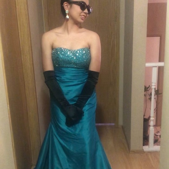 Preloved Satin Silk Beaded Teal Gown Size Small - Picture 2 of 3